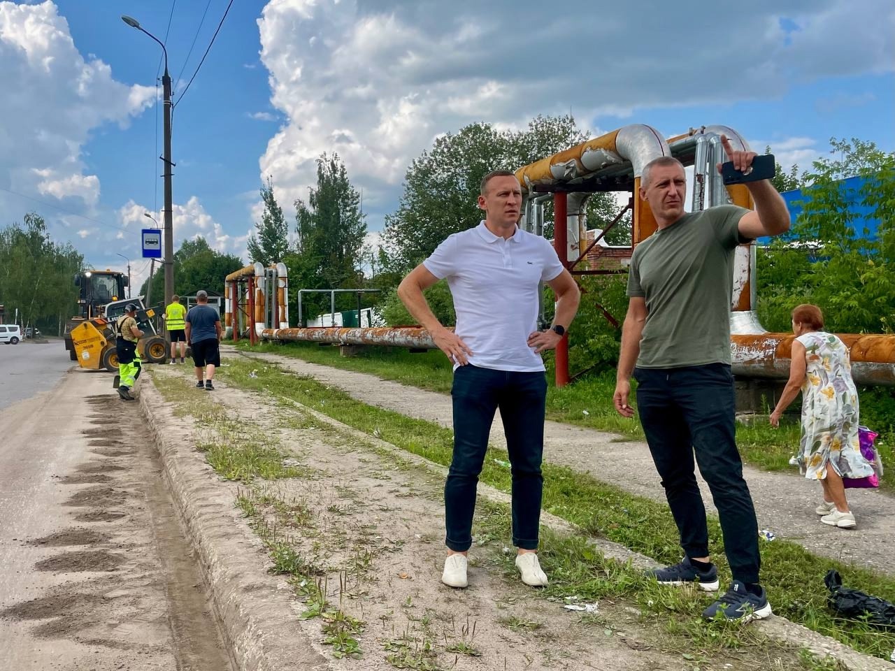 Уборочные работы на улице Строителей