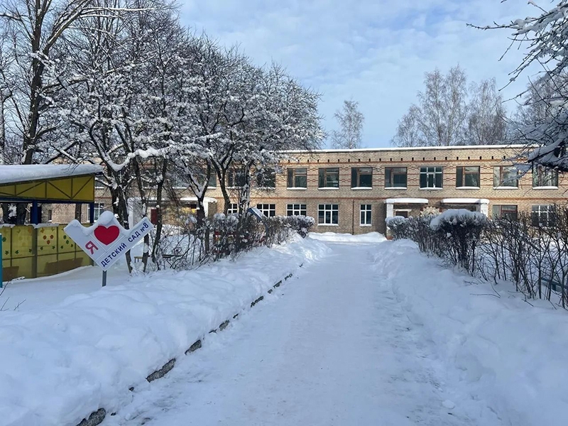 Председатель Вяземского окружного Совета депутатов Валерий Никулин совместно с депутатом Смоленской областной Думы Анатолием Василевичем посетили детский сад № 8 города Вязьмы .