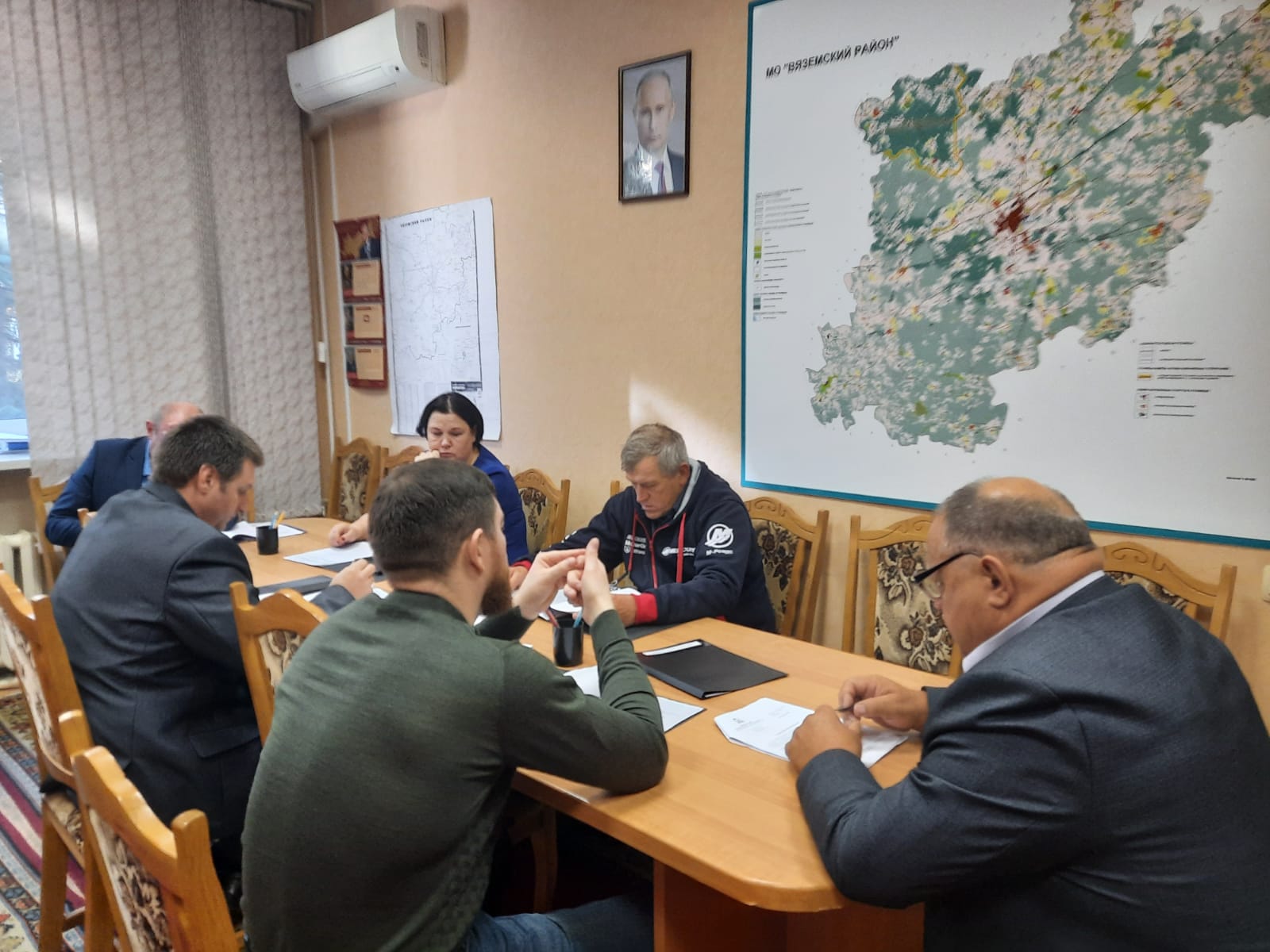 Заседание постоянной комиссии по строительству, ЖКХ и транспорту Вяземского районного Совета депутатов.