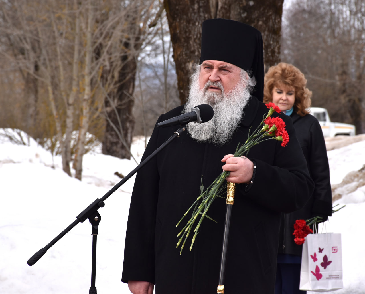 В поселке Холм-Жирковский прошёл митинг, посвящённый 81-летию освобождения  Холм-Жирковского района от немецко-фашистских захватчиков | 05.03.2024 |  Вязьма - БезФормата