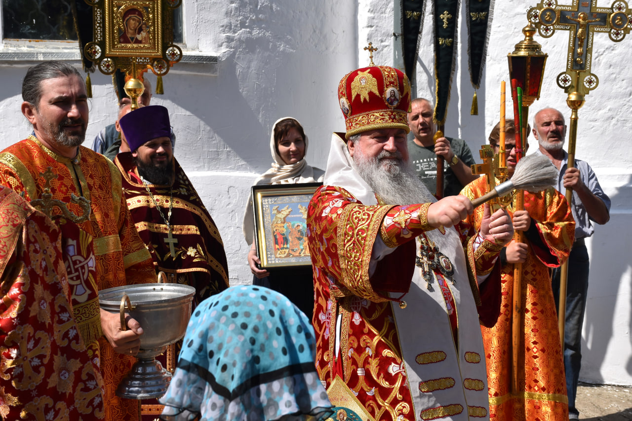 В Неделю о самаряныне епископ Сергий совершил Божественную литургию в Свято-Троицком кафедральном соборе г. Вязьмы