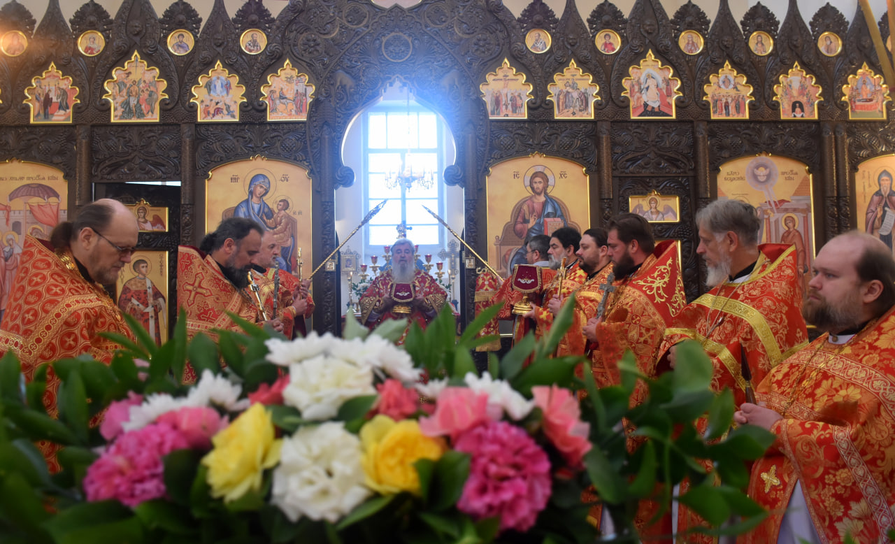 В день Отдания праздника Пасхи епископ Сергий совершил Божественную литургию в Благовещенском соборе города Гагарин